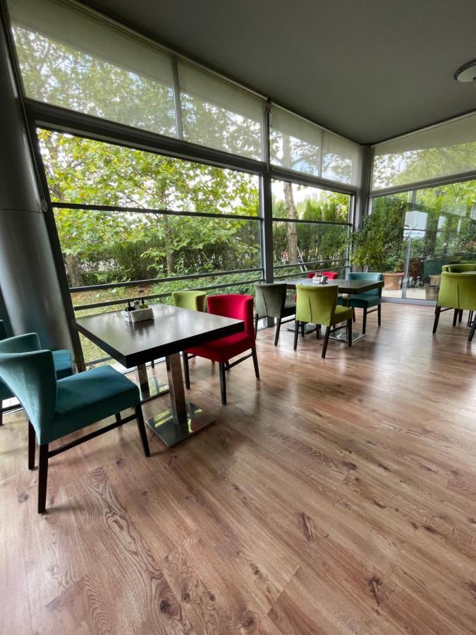 Terra Europe Brontes Hotel Targoviste Kültér fotó