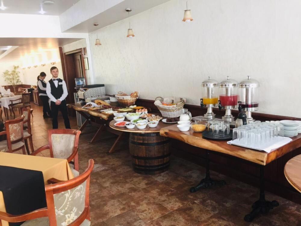 Terra Europe Brontes Hotel Targoviste Kültér fotó