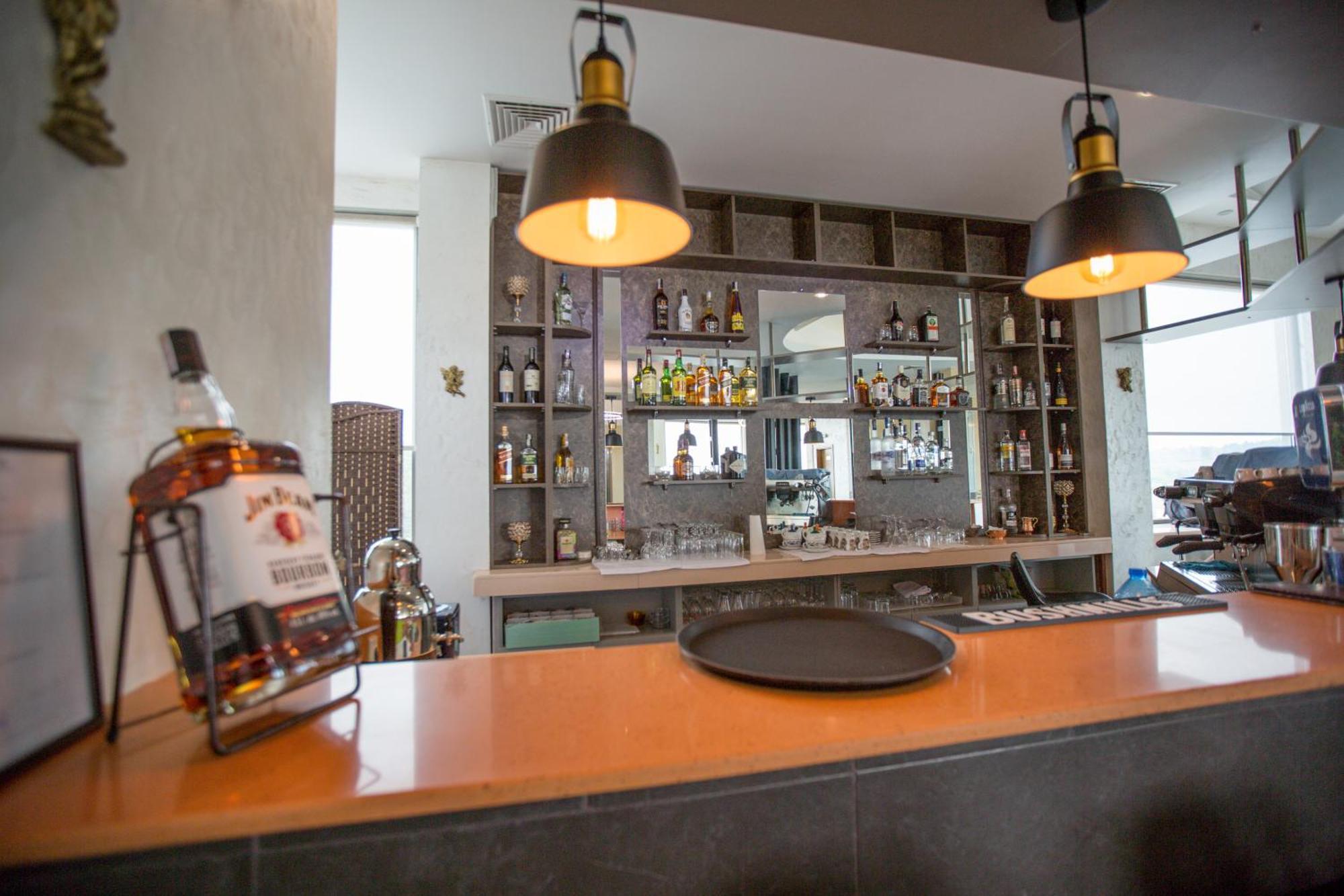 Terra Europe Brontes Hotel Targoviste Kültér fotó