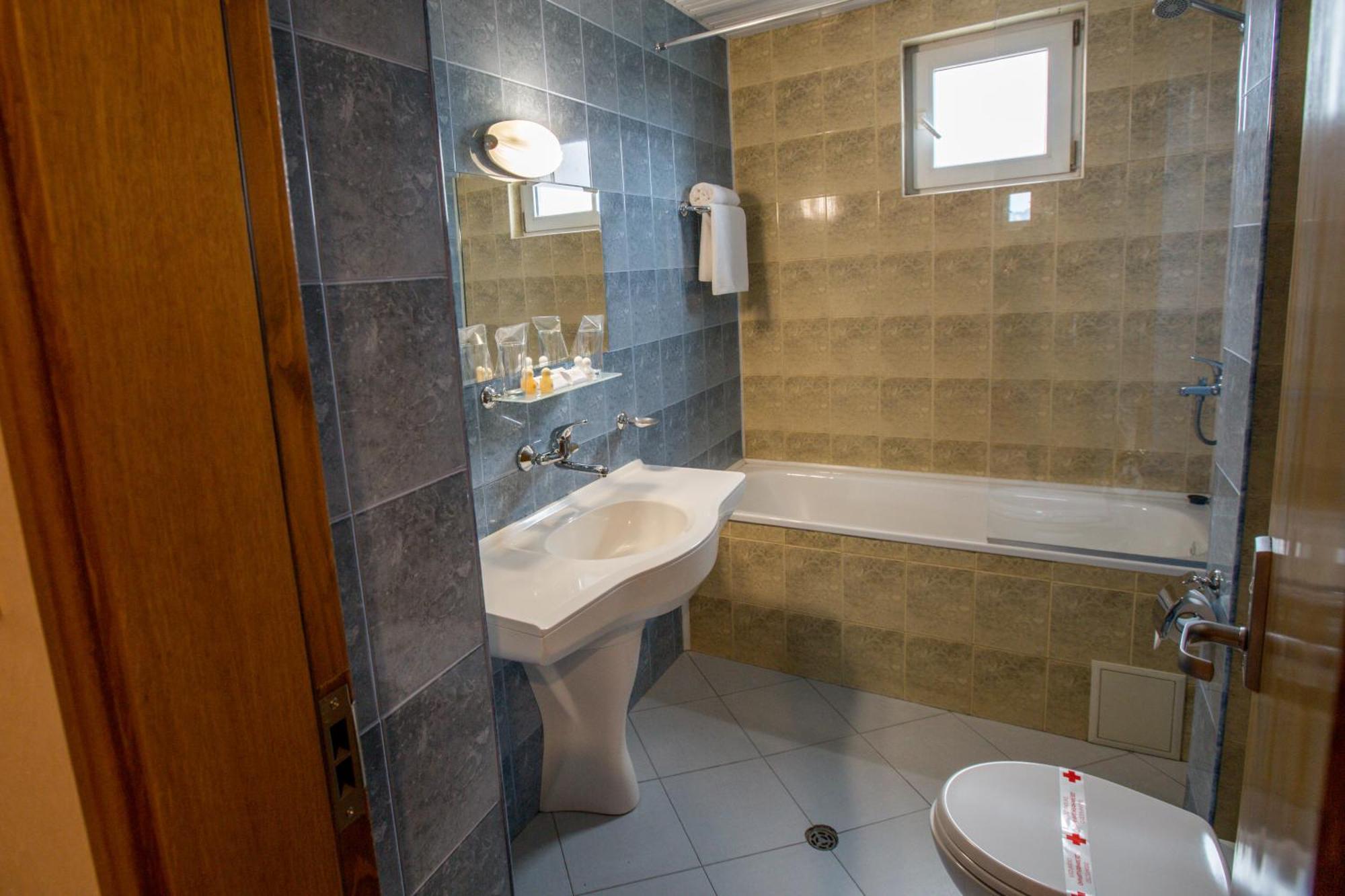 Terra Europe Brontes Hotel Targoviste Kültér fotó