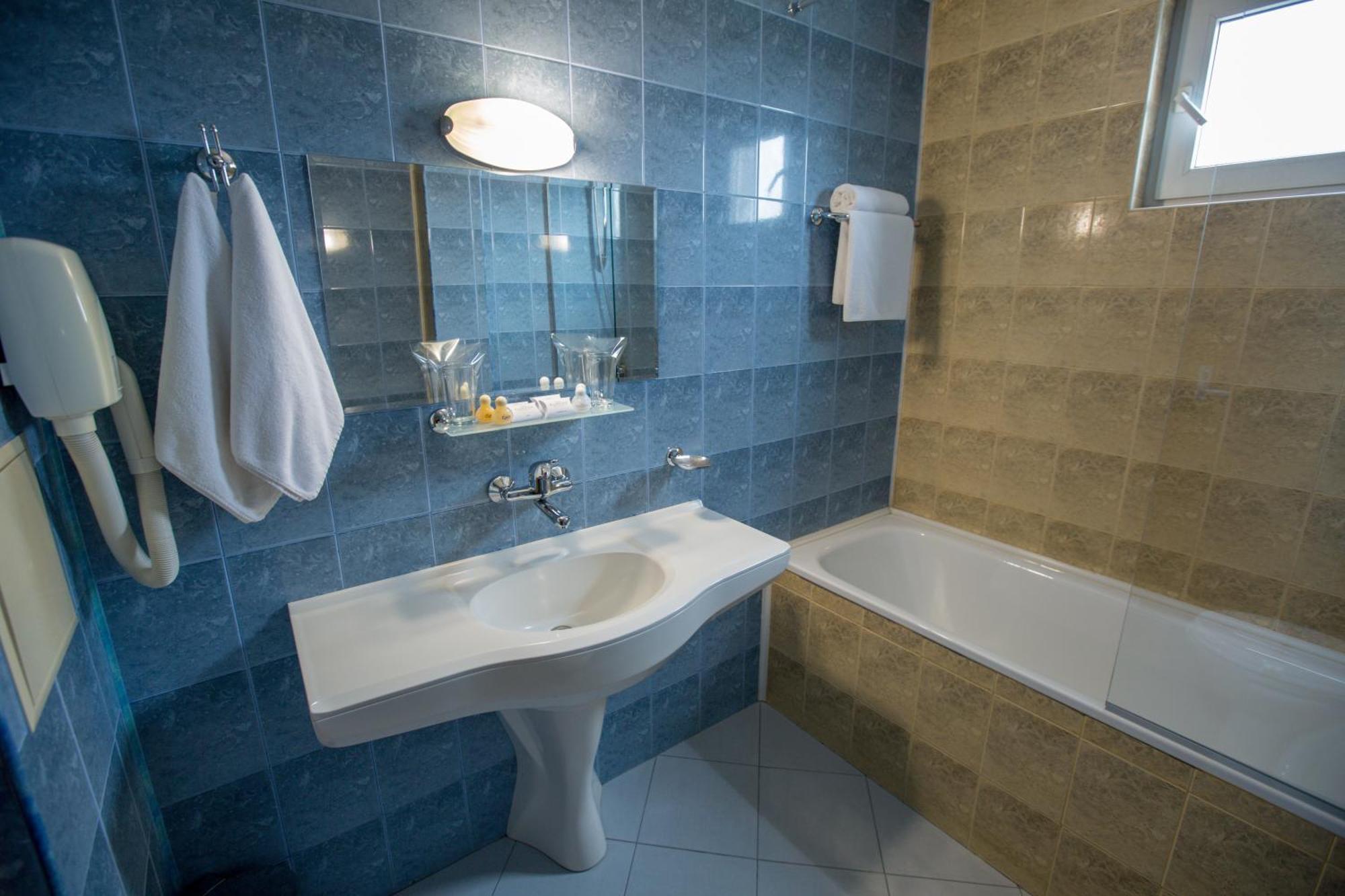 Terra Europe Brontes Hotel Targoviste Kültér fotó