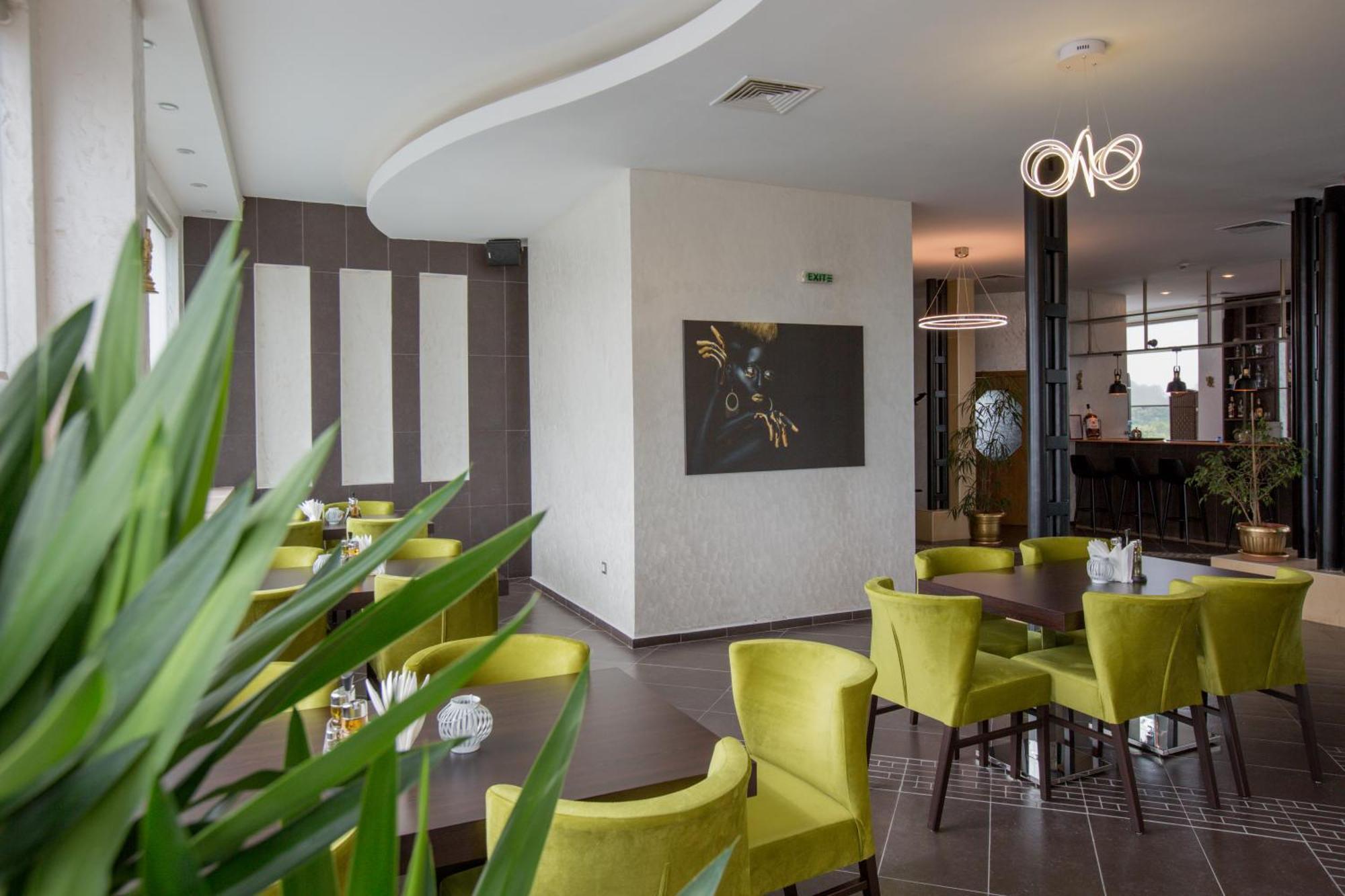 Terra Europe Brontes Hotel Targoviste Kültér fotó