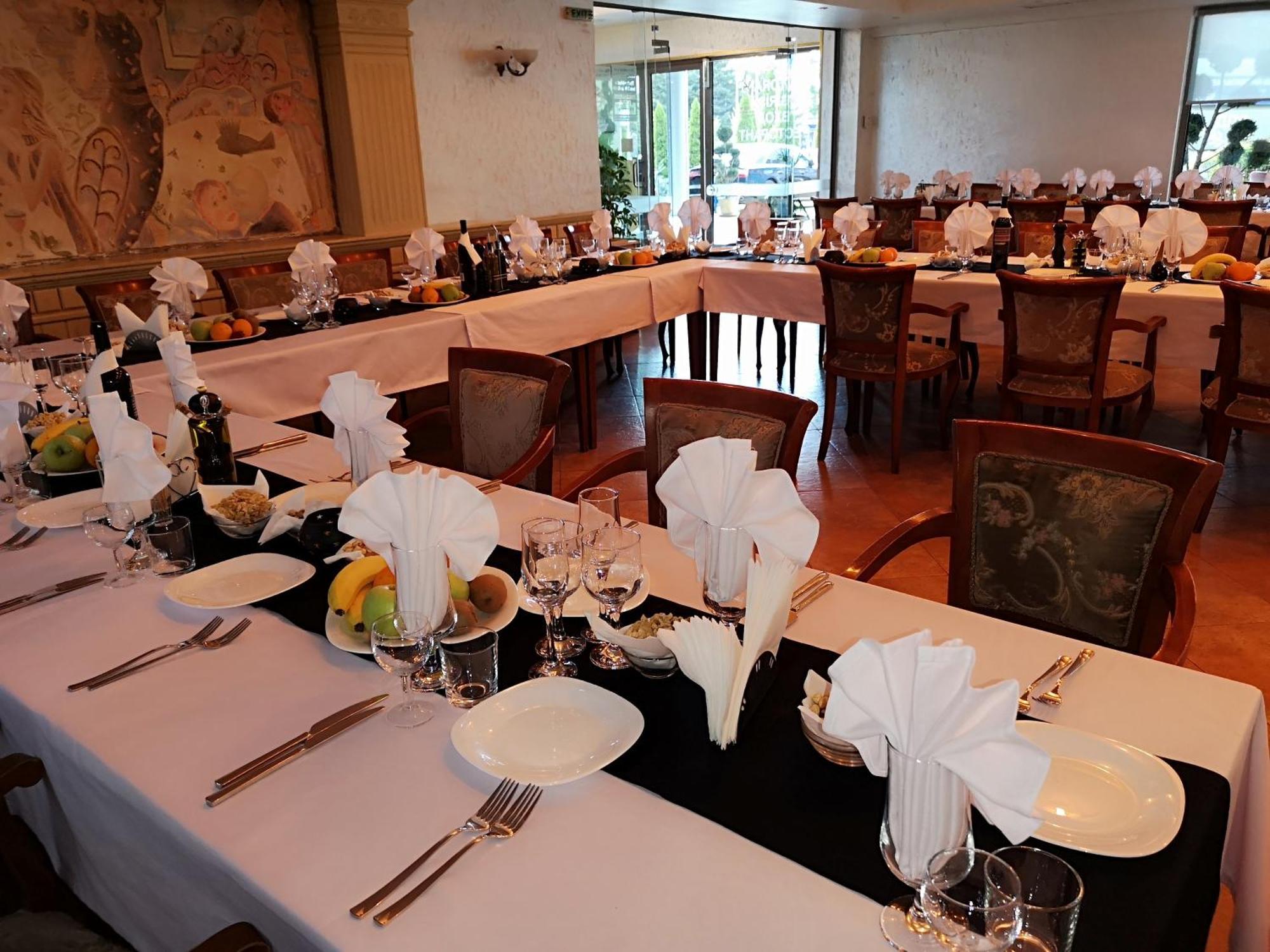 Terra Europe Brontes Hotel Targoviste Kültér fotó