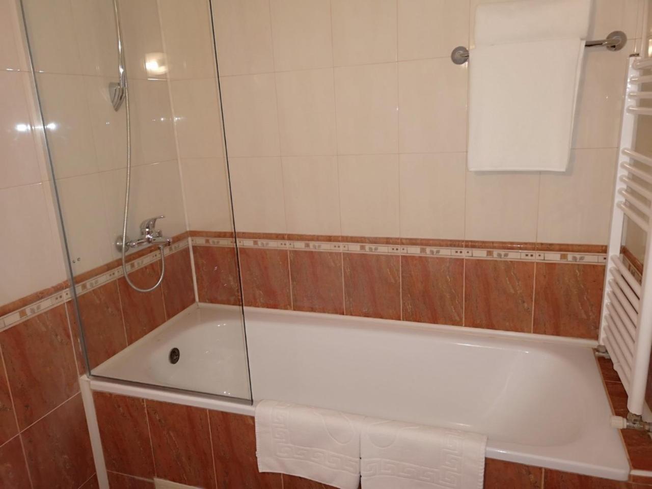 Terra Europe Brontes Hotel Targoviste Kültér fotó