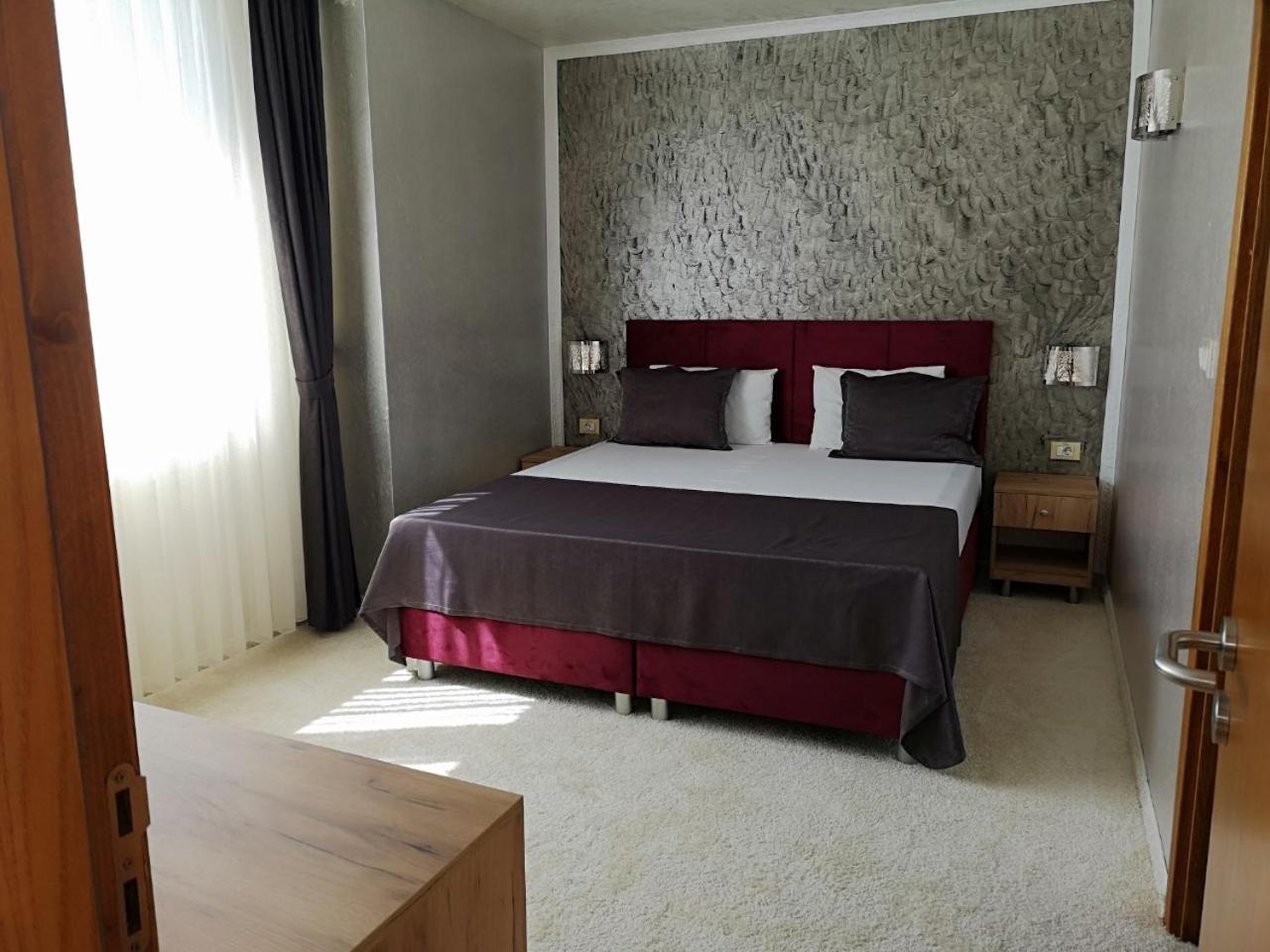 Terra Europe Brontes Hotel Targoviste Kültér fotó