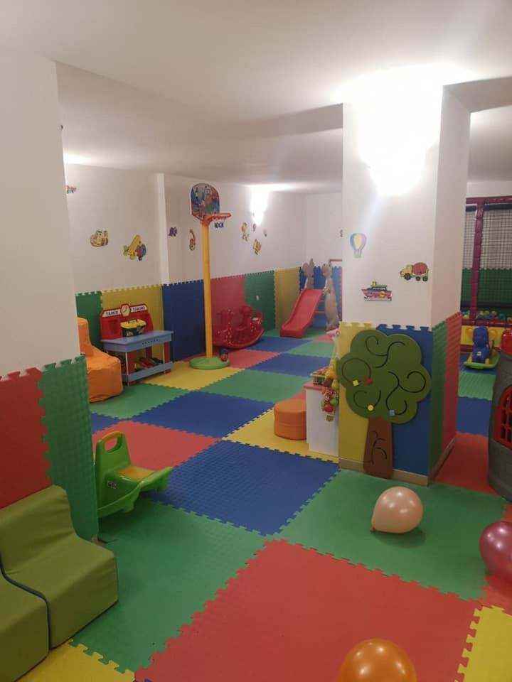 Terra Europe Brontes Hotel Targoviste Kültér fotó