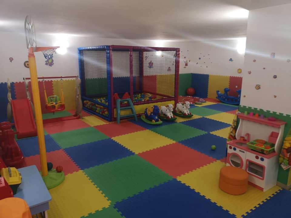 Terra Europe Brontes Hotel Targoviste Kültér fotó