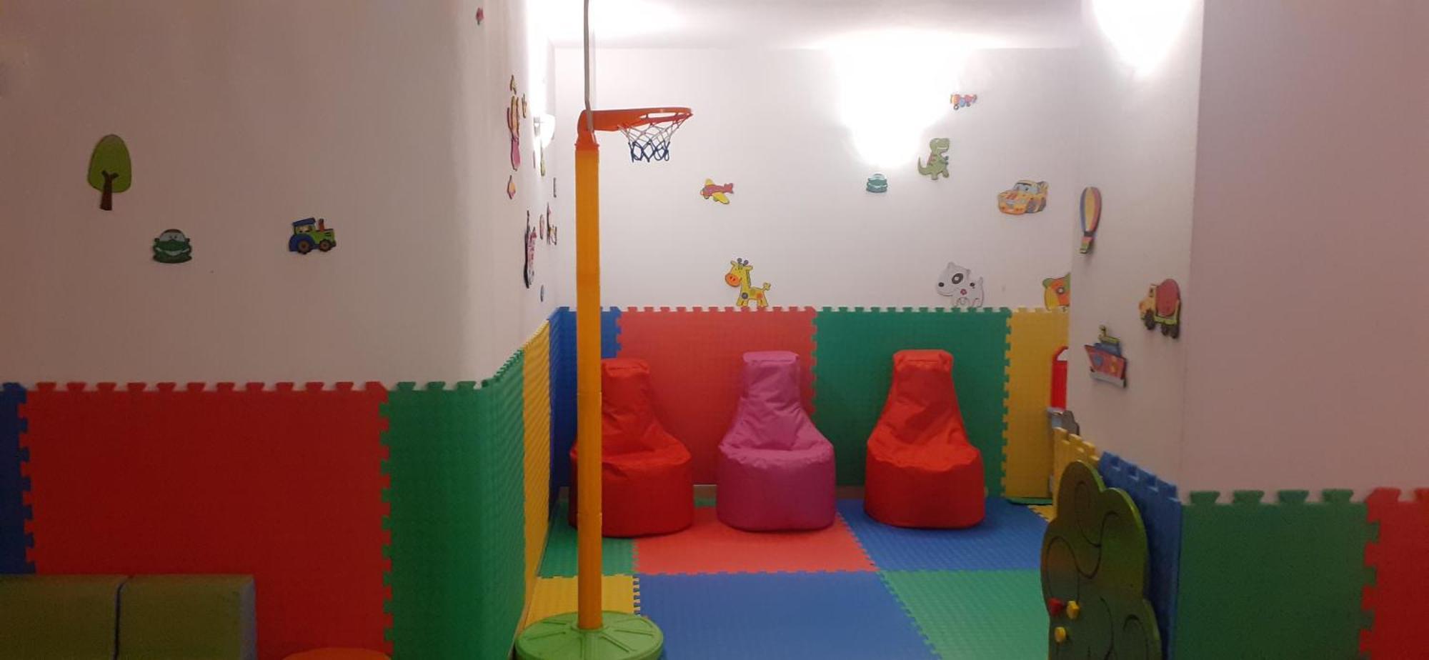 Terra Europe Brontes Hotel Targoviste Kültér fotó