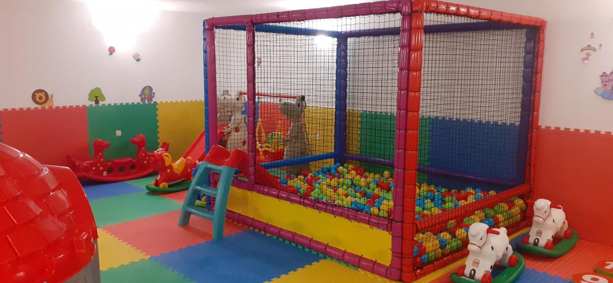 Terra Europe Brontes Hotel Targoviste Kültér fotó