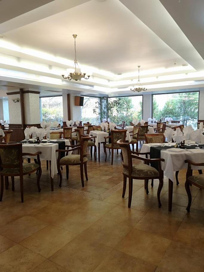 Terra Europe Brontes Hotel Targoviste Kültér fotó