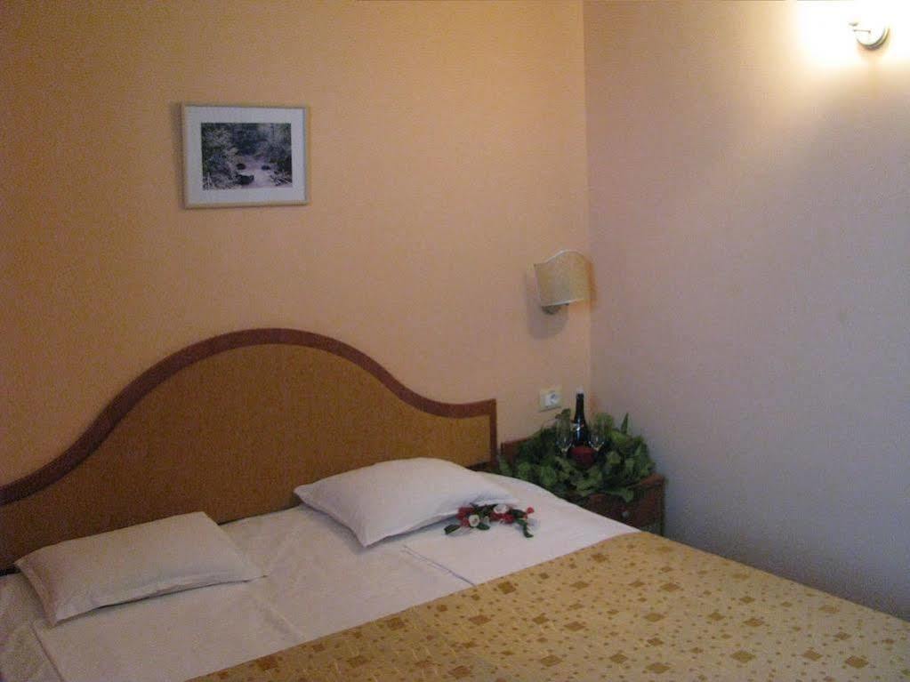 Terra Europe Brontes Hotel Targoviste Kültér fotó