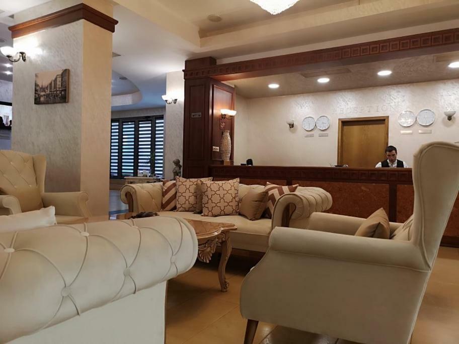 Terra Europe Brontes Hotel Targoviste Kültér fotó