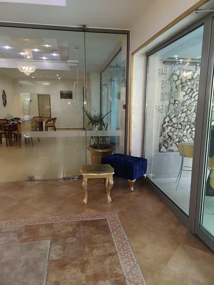 Terra Europe Brontes Hotel Targoviste Kültér fotó