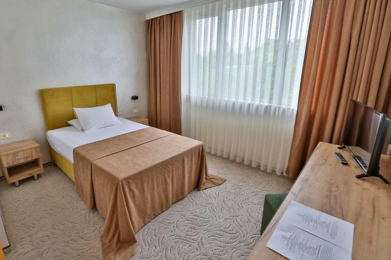 Terra Europe Brontes Hotel Targoviste Kültér fotó