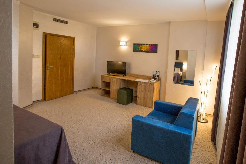 Terra Europe Brontes Hotel Targoviste Kültér fotó